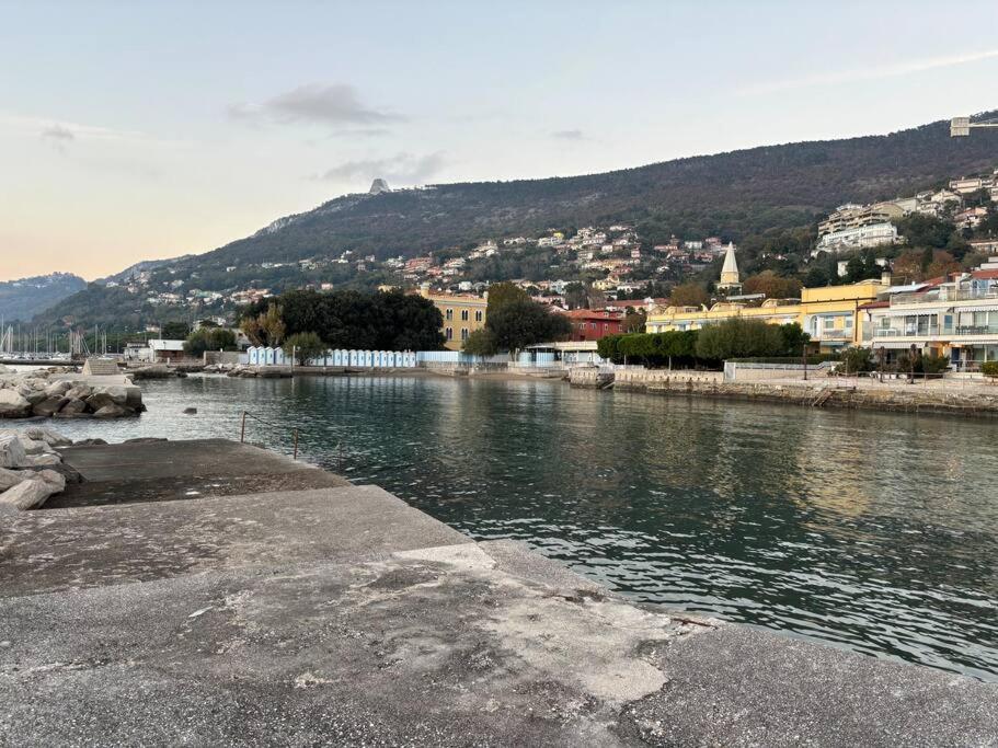 Amedeo'S Sea House Apartment Триест Екстериор снимка